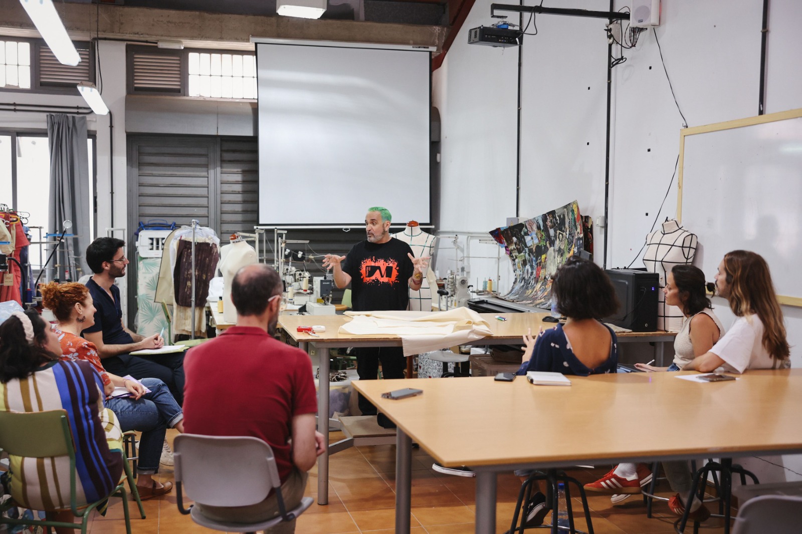 Foto de <p>El Cabildo de Gran Canaria pone en marcha el Laboratorio de Aprendizaje del Programa Moda Cálida</p>
